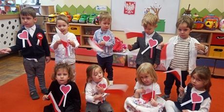 Powiększ grafikę: Apel patriotyczny oraz koncert pieśni patriotycznych w naszym przedszkolu