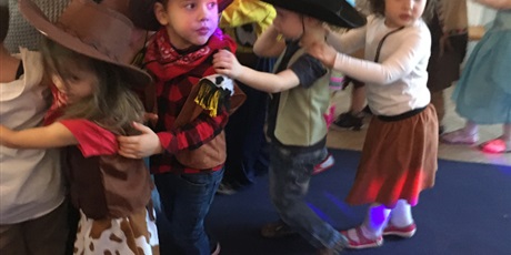 Powiększ grafikę: Bal karnawałowy w Gwarnym Dworku