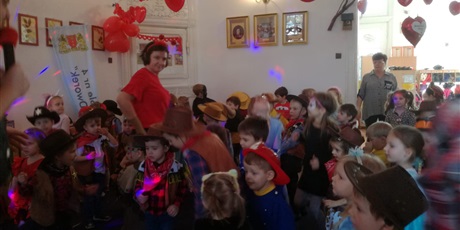 Powiększ grafikę: Bal karnawałowy w Gwarnym Dworku