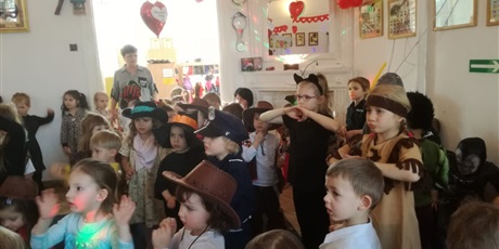 Powiększ grafikę: Bal karnawałowy w Gwarnym Dworku