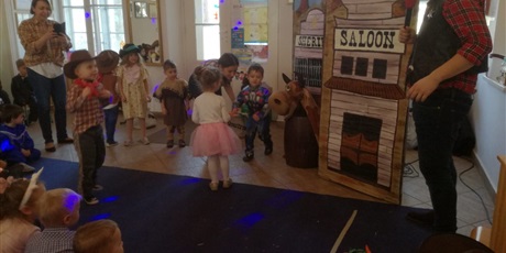 Powiększ grafikę: Bal karnawałowy w Gwarnym Dworku