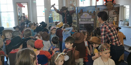 Powiększ grafikę: Bal karnawałowy w Gwarnym Dworku