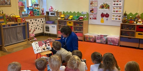 Czytanie na dywanie w Pszczółkach 