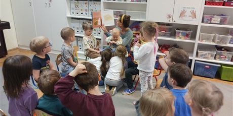 Czytanie z mamą Bruna w Biedroneczkach
