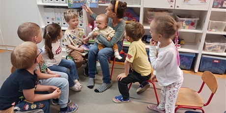 Powiększ grafikę: Czytanie z mamą Bruna w Biedroneczkach