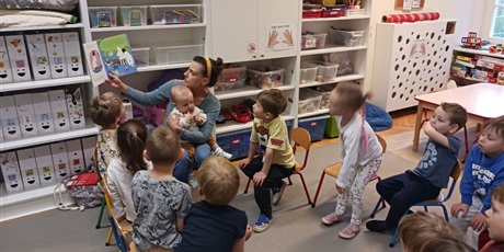Powiększ grafikę: Czytanie z mamą Bruna w Biedroneczkach