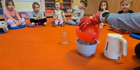 Powiększ grafikę: Eksperymenty na zajęciach "Ciekawy Świat" w Pszczółkach