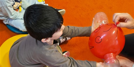 Powiększ grafikę: Eksperymenty na zajęciach "Ciekawy Świat" w Pszczółkach