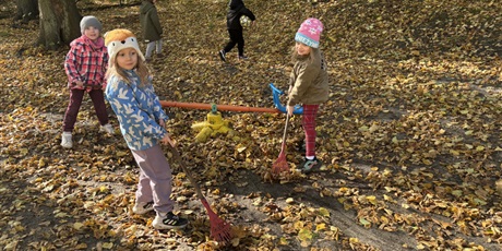 Powiększ grafikę: Jesienne zabawy w ogrodzie Żuczków