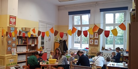 Powiększ grafikę: Kasztankowe warsztaty z rodzicami w Pszczółkach