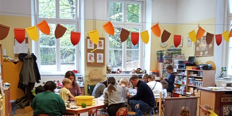 Powiększ grafikę: Kasztankowe warsztaty z rodzicami w Pszczółkach