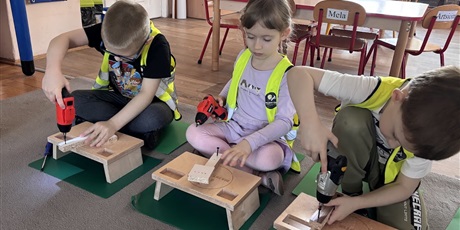 Powiększ grafikę: Majsterkowanie w Motylkach