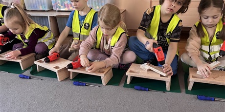 Powiększ grafikę: Majsterkowanie w Motylkach