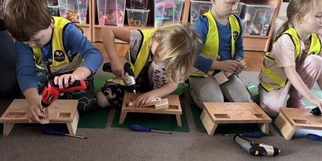 Powiększ grafikę: Majsterkowanie w Motylkach