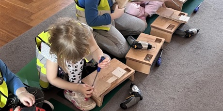 Powiększ grafikę: Majsterkowanie w Motylkach