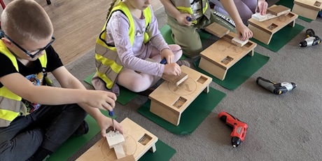 Powiększ grafikę: Majsterkowanie w Motylkach