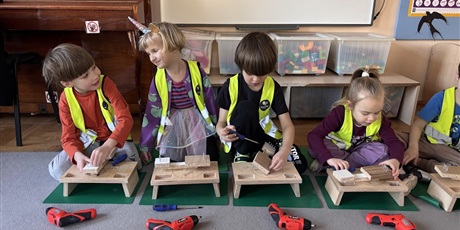 Powiększ grafikę: Majsterkowanie w Motylkach