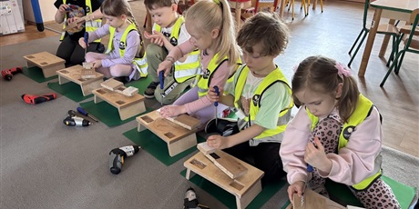 Powiększ grafikę: Majsterkowanie w Motylkach