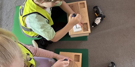 Powiększ grafikę: Majsterkowanie w Motylkach