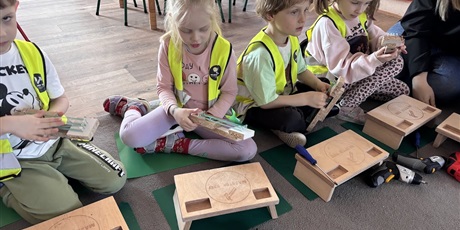 Powiększ grafikę: Majsterkowanie w Motylkach