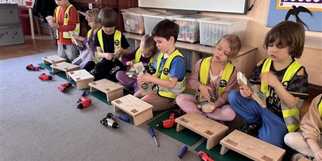 Powiększ grafikę: Majsterkowanie w Motylkach