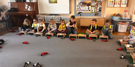 Powiększ grafikę: Majsterkowanie w Żuczkach