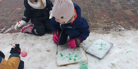 Malowanie na śniegu w Biedroneczkach