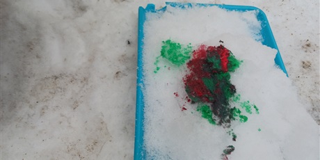 Powiększ grafikę: Malowanie na śniegu w Biedroneczkach