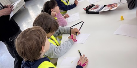 Powiększ grafikę: Motylki na festynie zorganizowanym przez Uniwersyteckie Liceum Ogólnokształcące