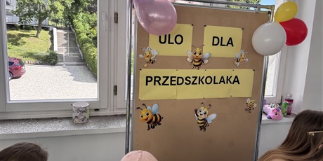 Motylki na festynie zorganizowanym przez Uniwersyteckie Liceum Ogólnokształcące