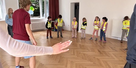 Powiększ grafikę: Motylki na festynie zorganizowanym przez Uniwersyteckie Liceum Ogólnokształcące