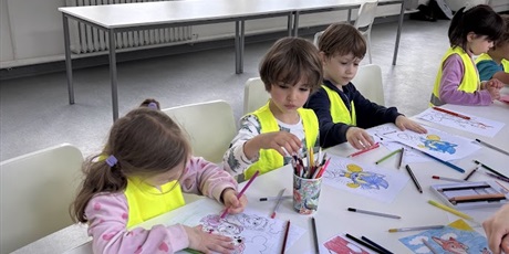 Powiększ grafikę: Motylki na festynie zorganizowanym przez Uniwersyteckie Liceum Ogólnokształcące