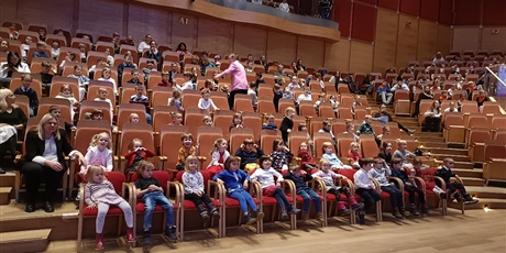 Powiększ grafikę:  Motylki - w Filharmonii Bałtyckiej na koncercie edukacyjnym pt. "Pan Kleks - na ratunek świętom!" 