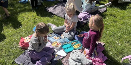 Powiększ grafikę: Obchody Dnia Dziecka - piknik w ogrodzie - Motylki 