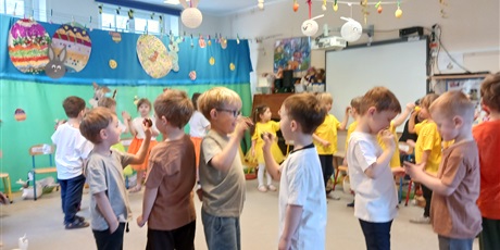 Powiększ grafikę: Przedstawienie Biedronek " Wielkanocny koszyczek"