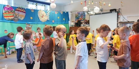 Powiększ grafikę: Przedstawienie Biedronek " Wielkanocny koszyczek"