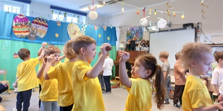 Powiększ grafikę: Przedstawienie Biedronek " Wielkanocny koszyczek"