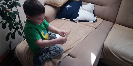 Powiększ grafikę: Przedszkolaki z Gwarnego Dworku uczą się angielskiego w domu!