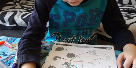 Powiększ grafikę: Przedszkolaki z Gwarnego Dworku uczą się angielskiego w domu!