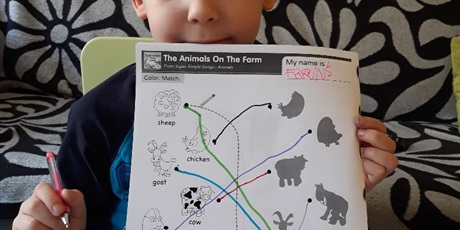 Powiększ grafikę: Przedszkolaki z Gwarnego Dworku uczą się angielskiego w domu!