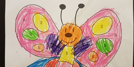 Powiększ grafikę: Przedszkolaki z Gwarnego Dworku uczą się angielskiego w domu!