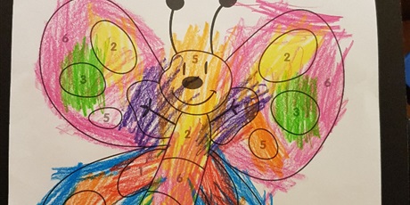 Powiększ grafikę: Przedszkolaki z Gwarnego Dworku uczą się angielskiego w domu!