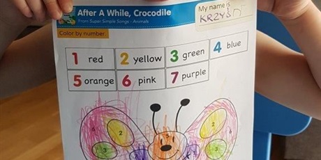 Powiększ grafikę: Przedszkolaki z Gwarnego Dworku uczą się angielskiego w domu!