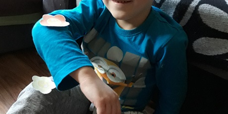 Powiększ grafikę: Przedszkolaki z Gwarnego Dworku uczą się angielskiego w domu!