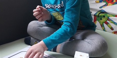 Powiększ grafikę: Przedszkolaki z Gwarnego Dworku uczą się angielskiego w domu!