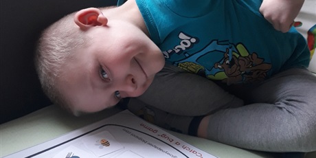 Powiększ grafikę: Przedszkolaki z Gwarnego Dworku uczą się angielskiego w domu!