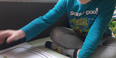 Powiększ grafikę: Przedszkolaki z Gwarnego Dworku uczą się angielskiego w domu!