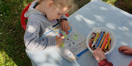 Powiększ grafikę: Przedszkolaki z Gwarnego Dworku uczą się angielskiego w domu!