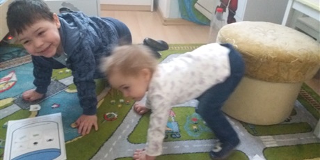 Powiększ grafikę: Przedszkolaki z Gwarnego Dworku uczą się angielskiego w domu!