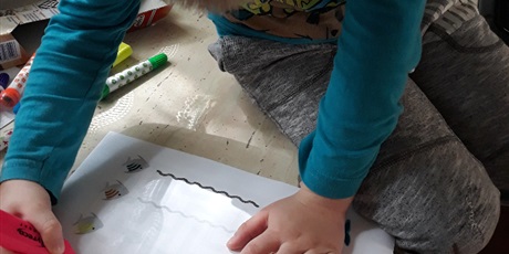 Powiększ grafikę: Przedszkolaki z Gwarnego Dworku uczą się angielskiego w domu!